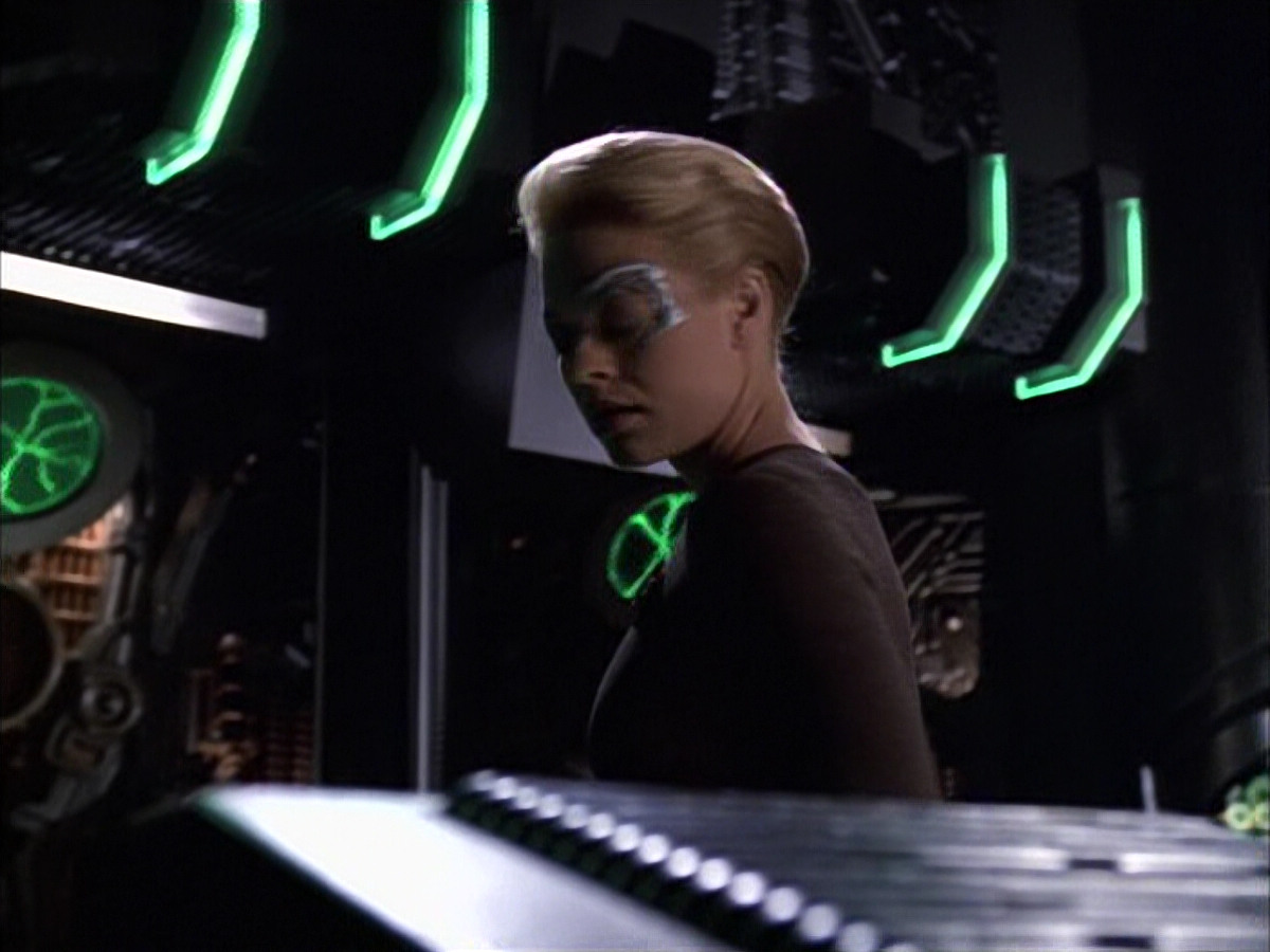 extant_StarTrek_VOY_6x02-SurvivalInstinct_01008.jpg