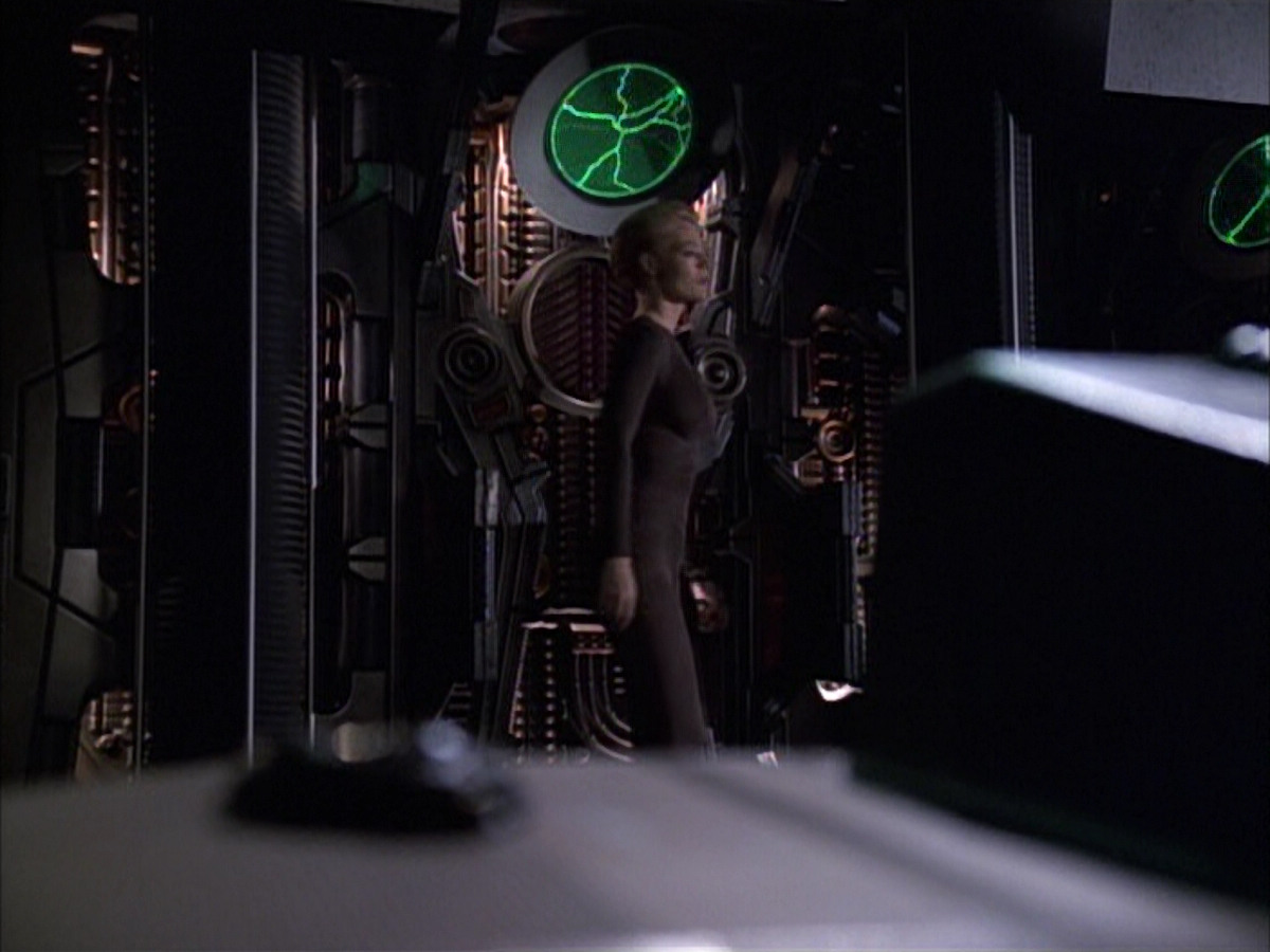 extant_StarTrek_VOY_6x02-SurvivalInstinct_01014.jpg