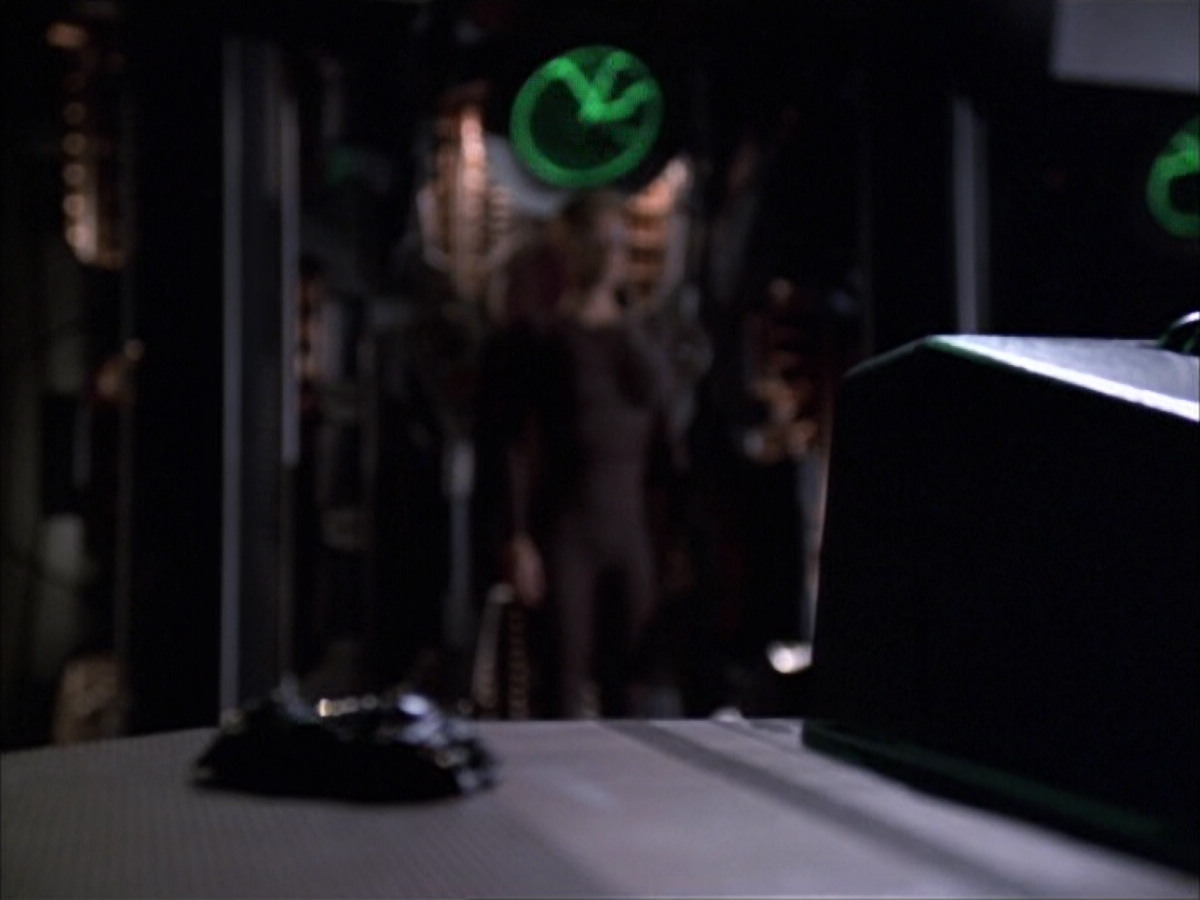extant_StarTrek_VOY_6x02-SurvivalInstinct_01021.jpg