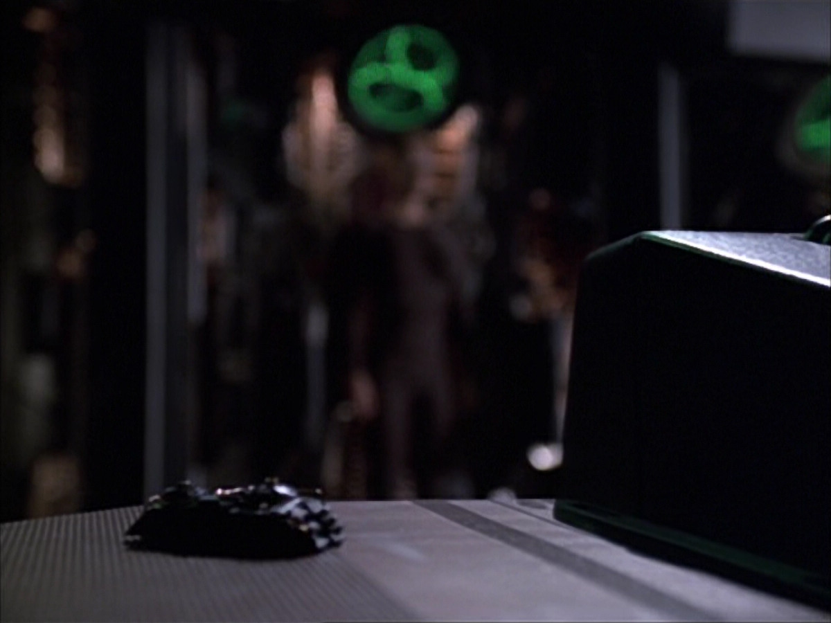 extant_StarTrek_VOY_6x02-SurvivalInstinct_01022.jpg