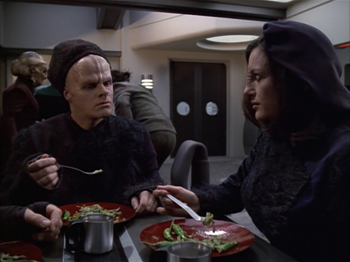 extant_StarTrek_VOY_6x02-SurvivalInstinct_01034.jpg