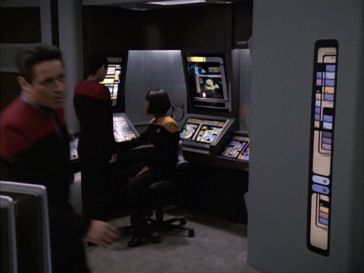 extant_StarTrek_VOY_6x02-SurvivalInstinct_01084.jpg