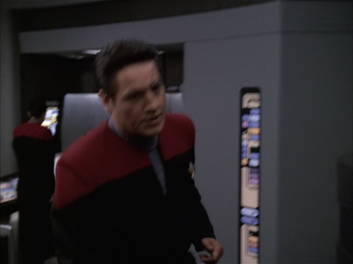extant_StarTrek_VOY_6x02-SurvivalInstinct_01085.jpg