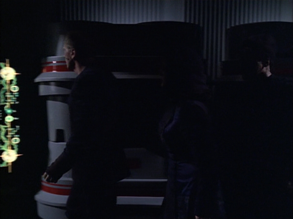 extant_StarTrek_VOY_6x02-SurvivalInstinct_01106.jpg
