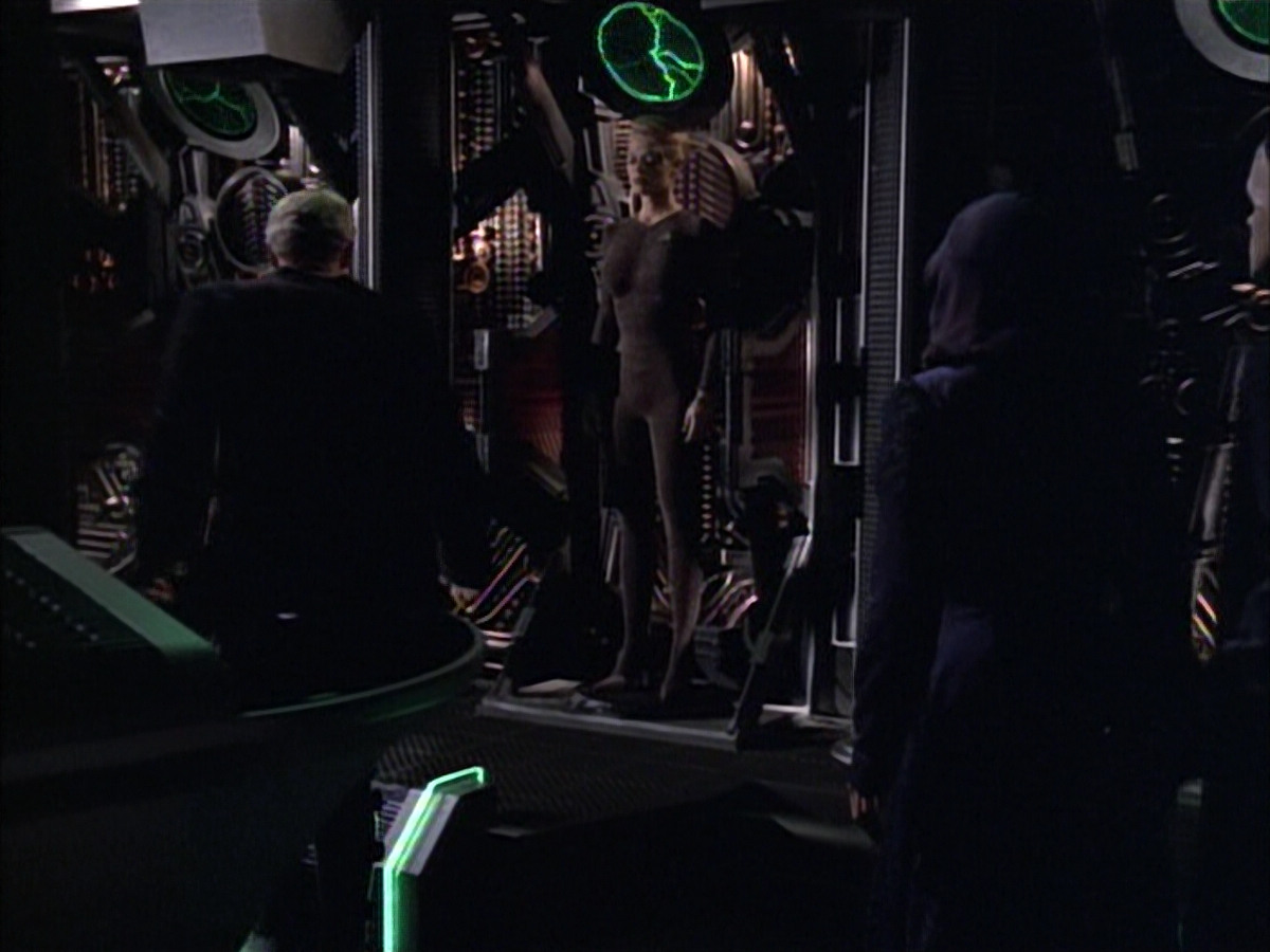 extant_StarTrek_VOY_6x02-SurvivalInstinct_01111.jpg
