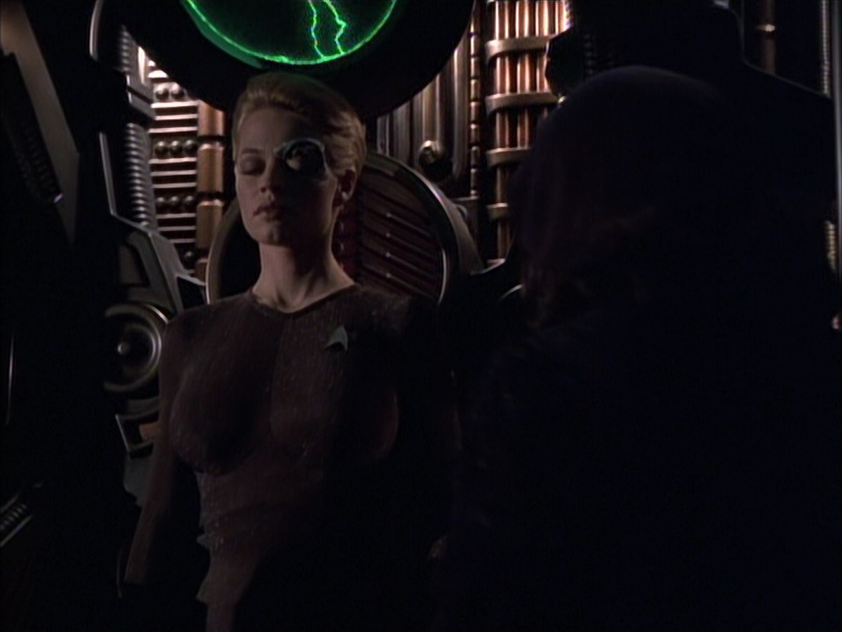 extant_StarTrek_VOY_6x02-SurvivalInstinct_01141.jpg