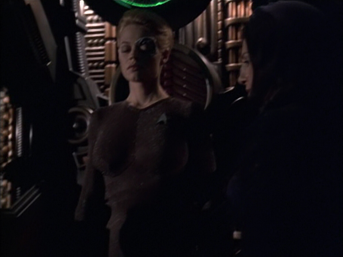 extant_StarTrek_VOY_6x02-SurvivalInstinct_01145.jpg