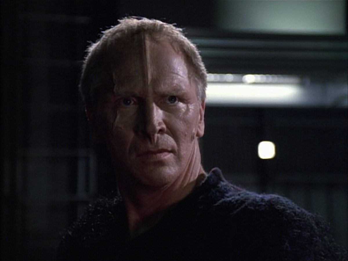 extant_StarTrek_VOY_6x02-SurvivalInstinct_01151.jpg