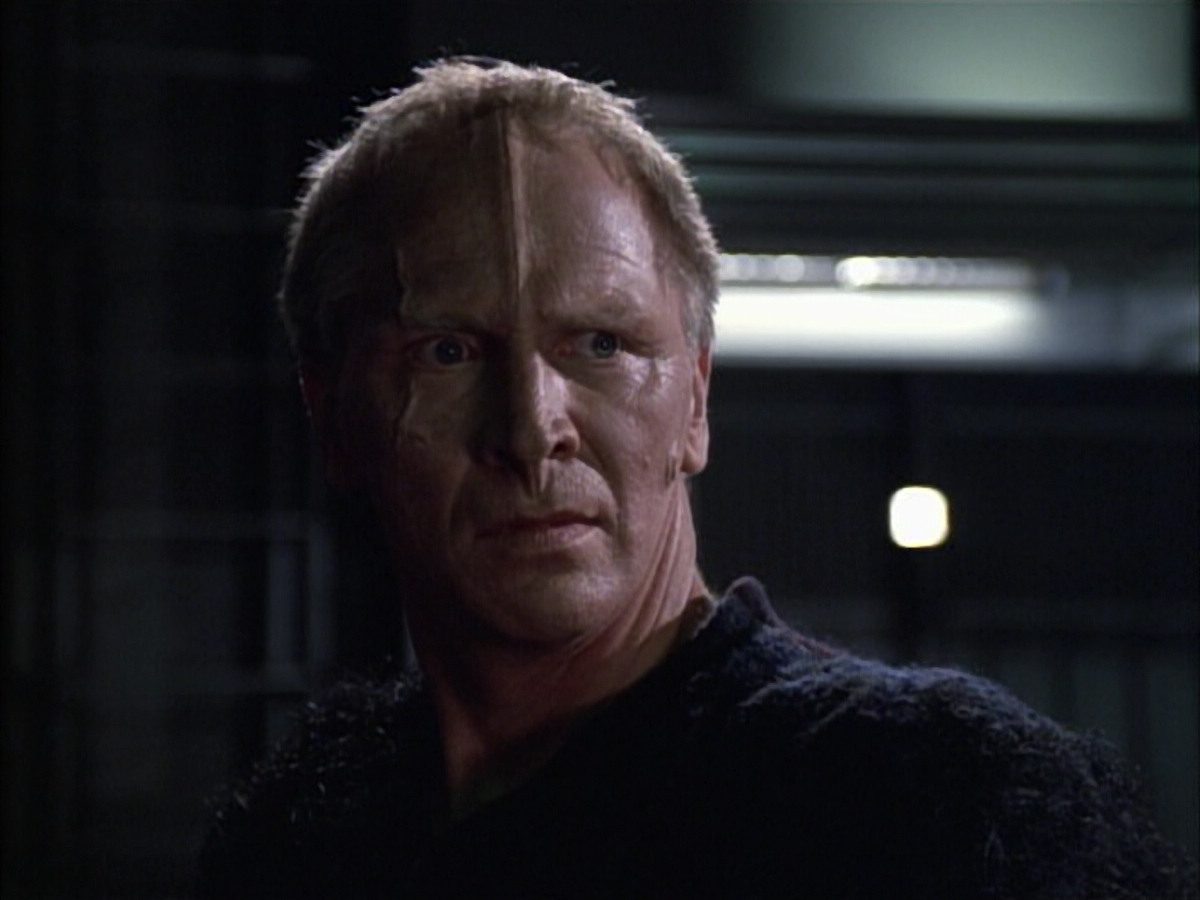 extant_StarTrek_VOY_6x02-SurvivalInstinct_01152.jpg