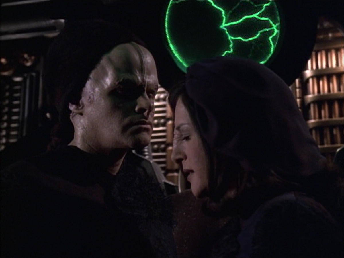 extant_StarTrek_VOY_6x02-SurvivalInstinct_01165.jpg