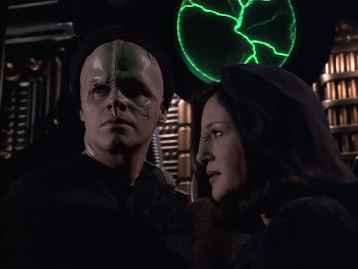 extant_StarTrek_VOY_6x02-SurvivalInstinct_01171.jpg