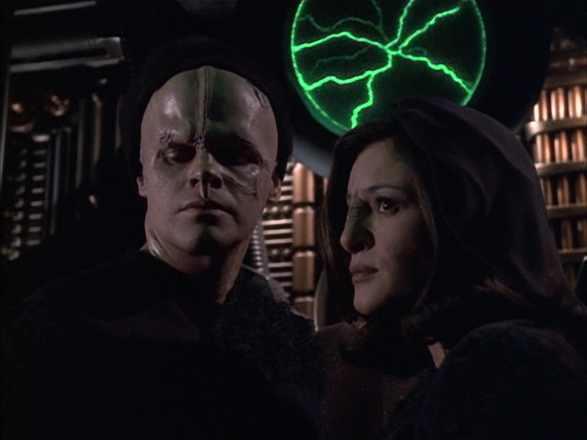 extant_StarTrek_VOY_6x02-SurvivalInstinct_01173.jpg