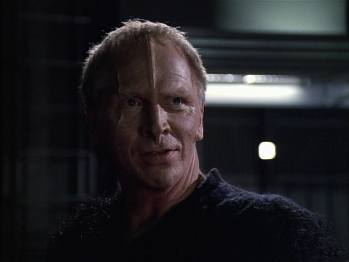 extant_StarTrek_VOY_6x02-SurvivalInstinct_01179.jpg
