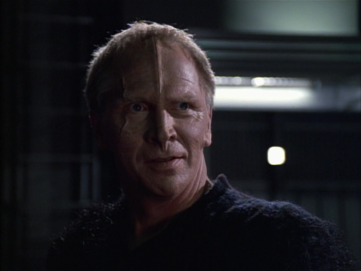 extant_StarTrek_VOY_6x02-SurvivalInstinct_01180.jpg