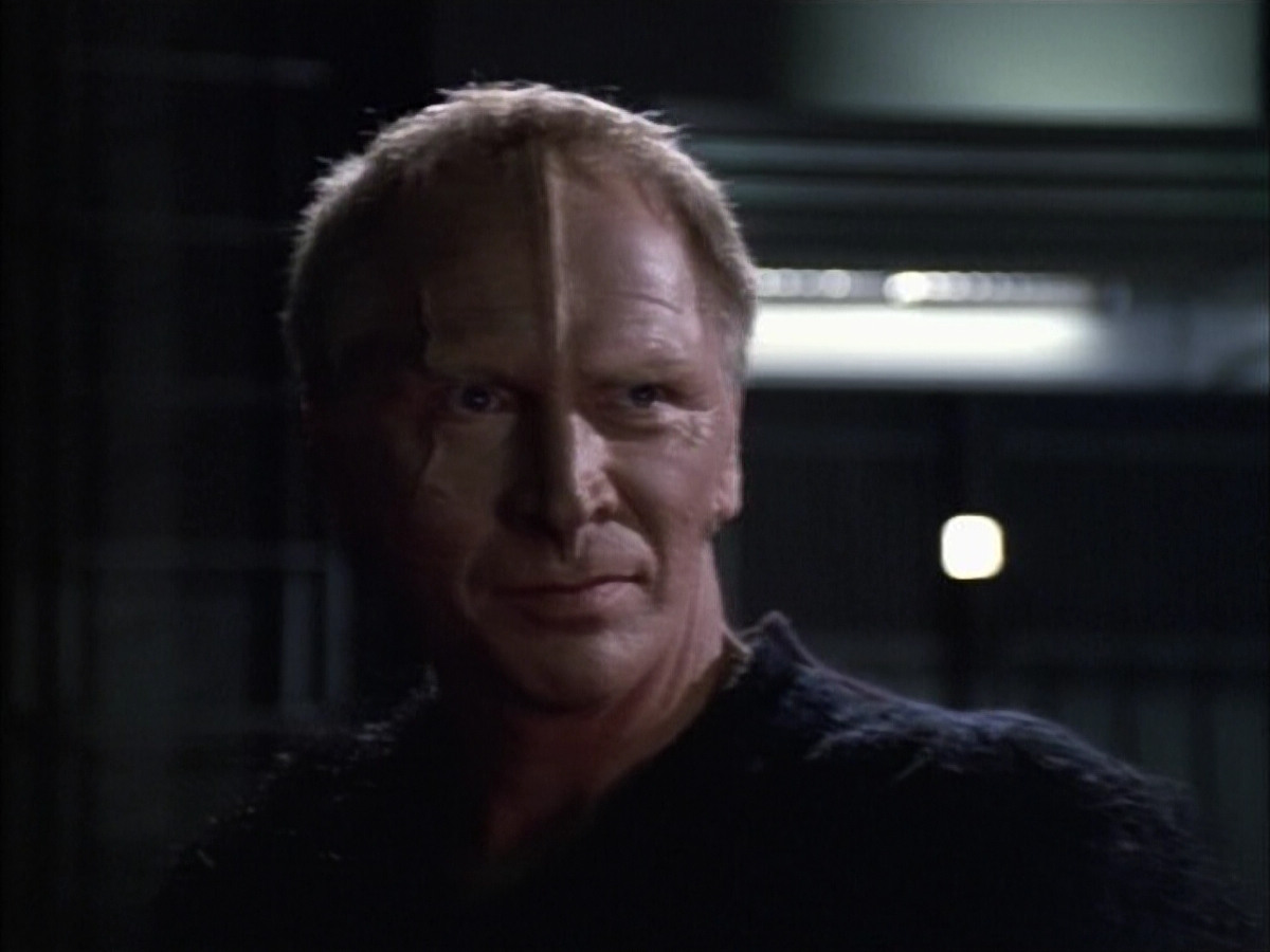 extant_StarTrek_VOY_6x02-SurvivalInstinct_01181.jpg