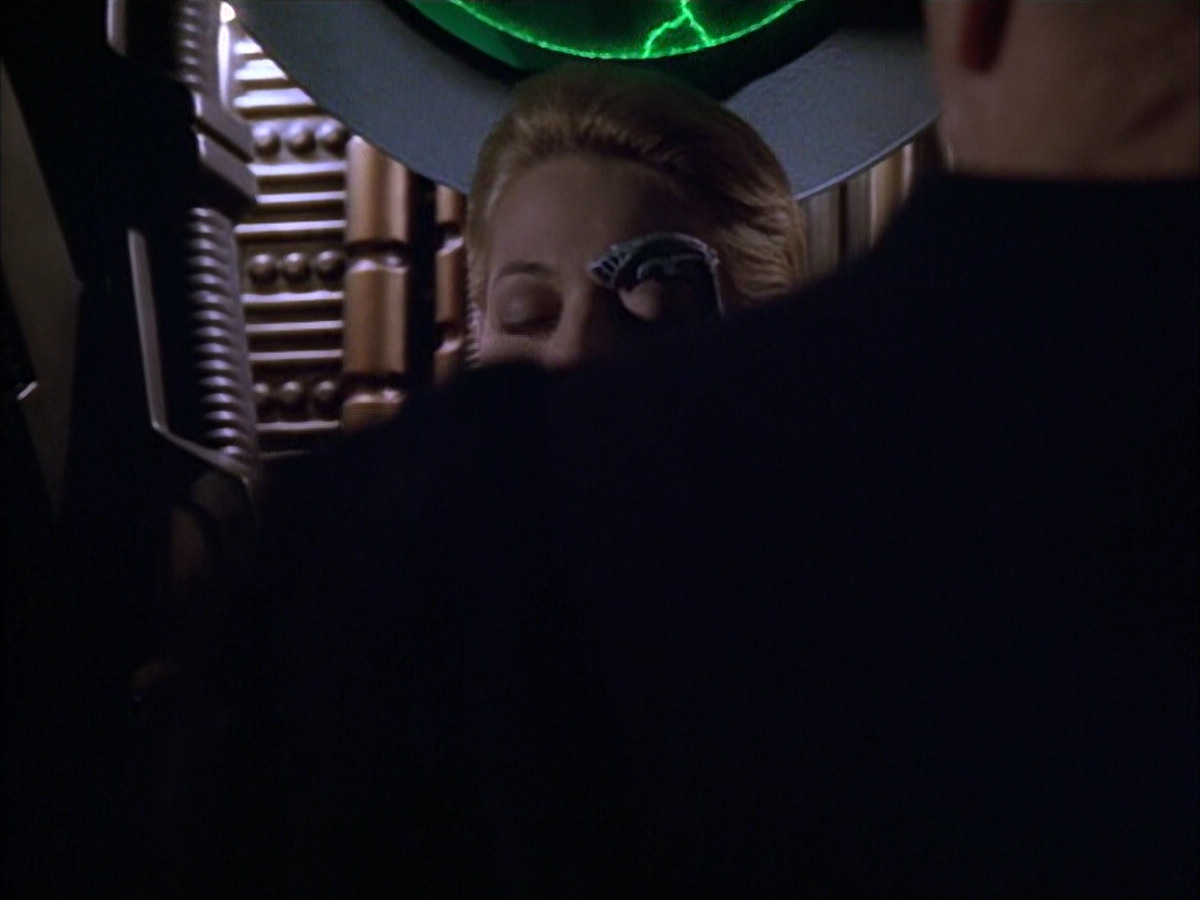 extant_StarTrek_VOY_6x02-SurvivalInstinct_01188.jpg