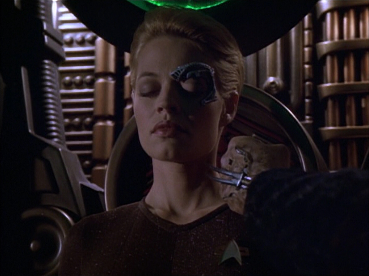 extant_StarTrek_VOY_6x02-SurvivalInstinct_01192.jpg