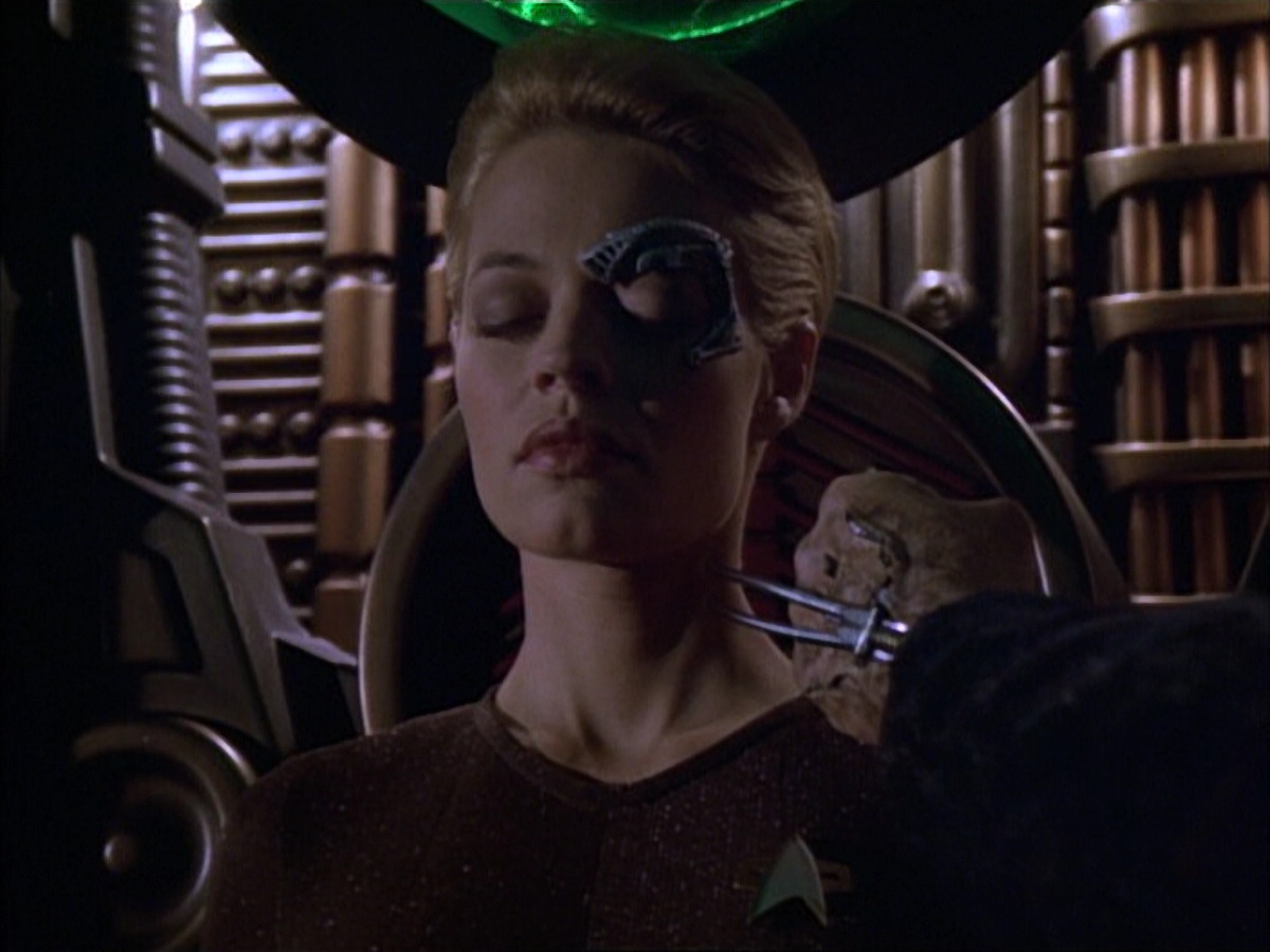 extant_StarTrek_VOY_6x02-SurvivalInstinct_01196.jpg