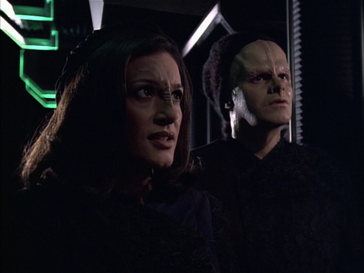 extant_StarTrek_VOY_6x02-SurvivalInstinct_01200.jpg