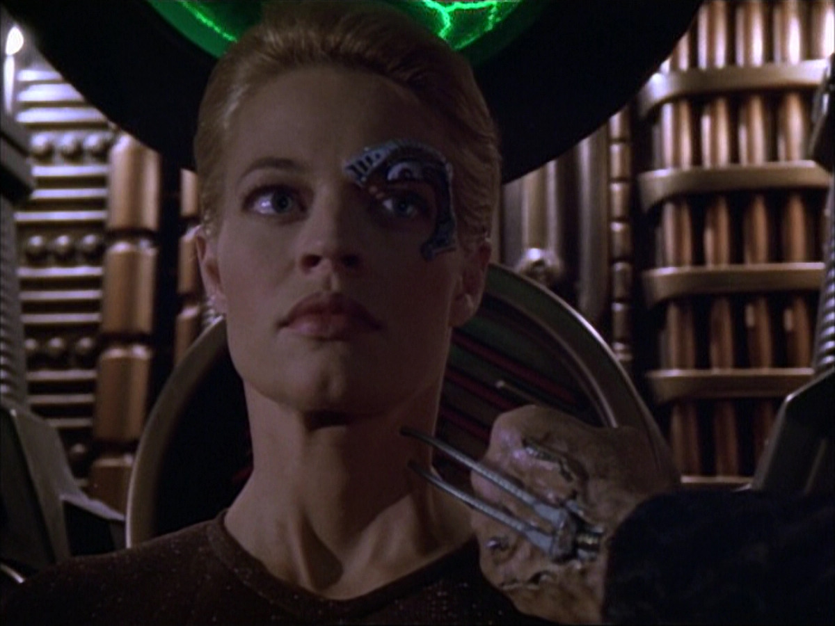 extant_StarTrek_VOY_6x02-SurvivalInstinct_01211.jpg