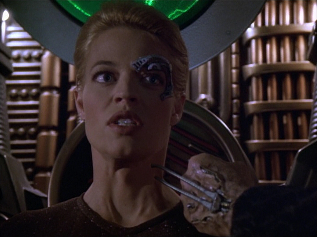extant_StarTrek_VOY_6x02-SurvivalInstinct_01213.jpg