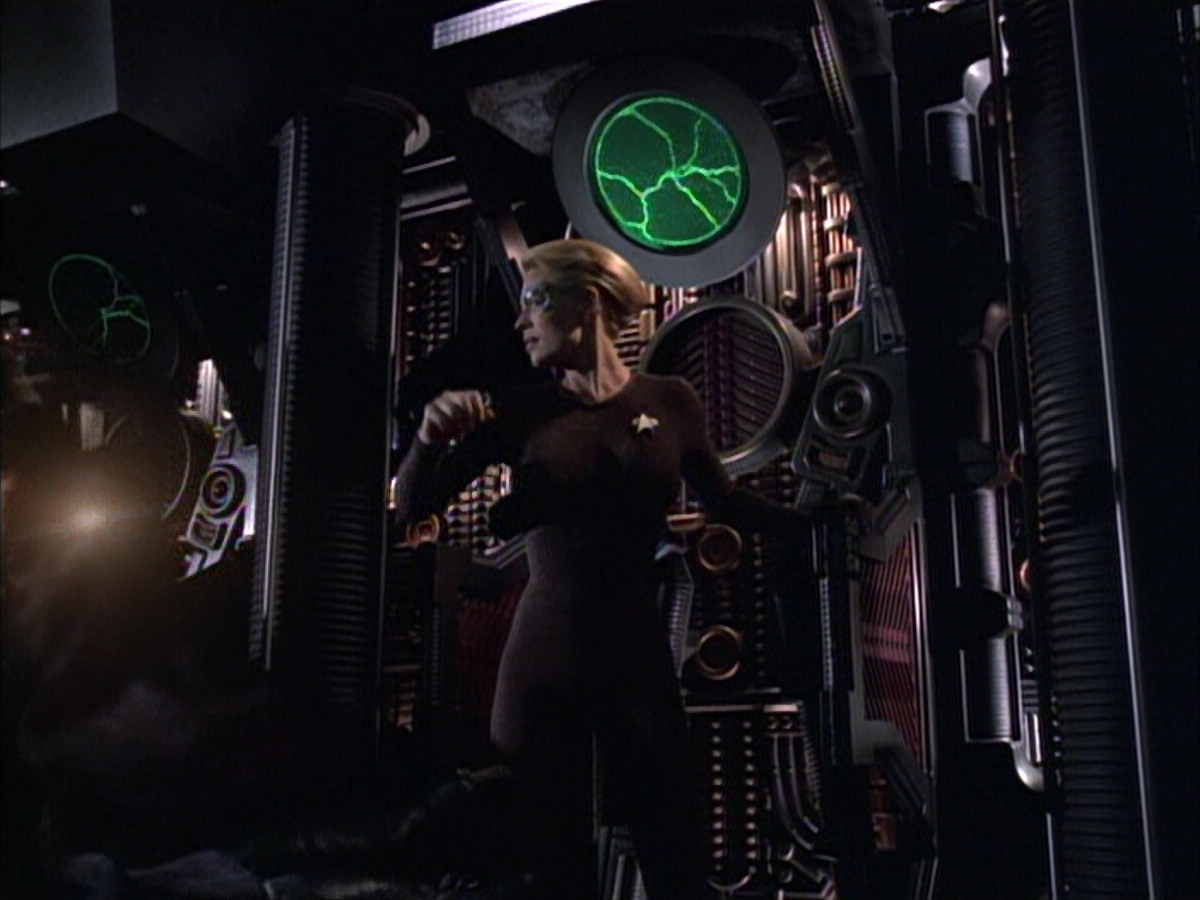 extant_StarTrek_VOY_6x02-SurvivalInstinct_01224.jpg
