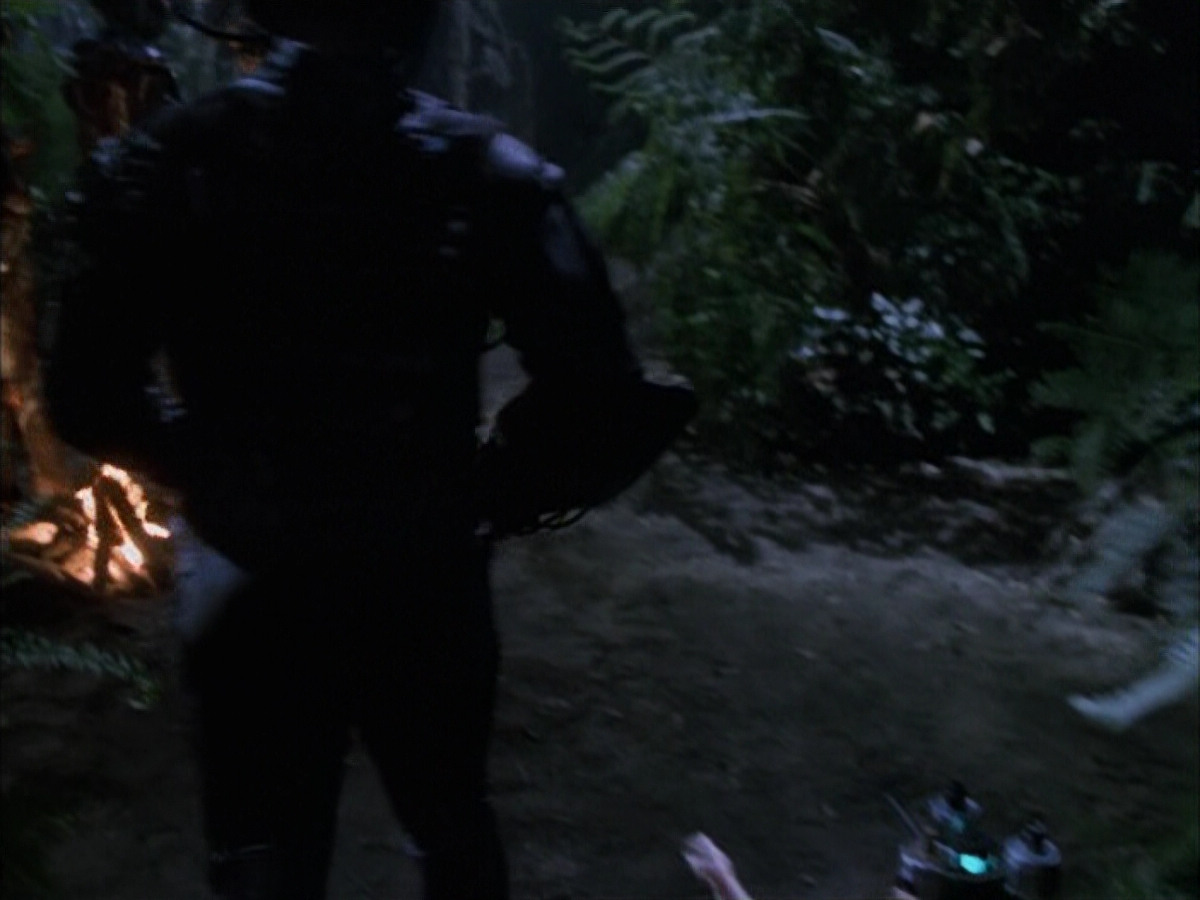 extant_StarTrek_VOY_6x02-SurvivalInstinct_01251.jpg