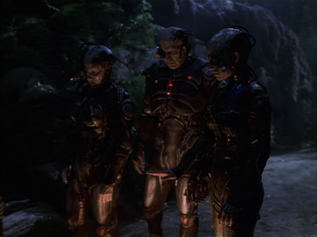 extant_StarTrek_VOY_6x02-SurvivalInstinct_01259.jpg