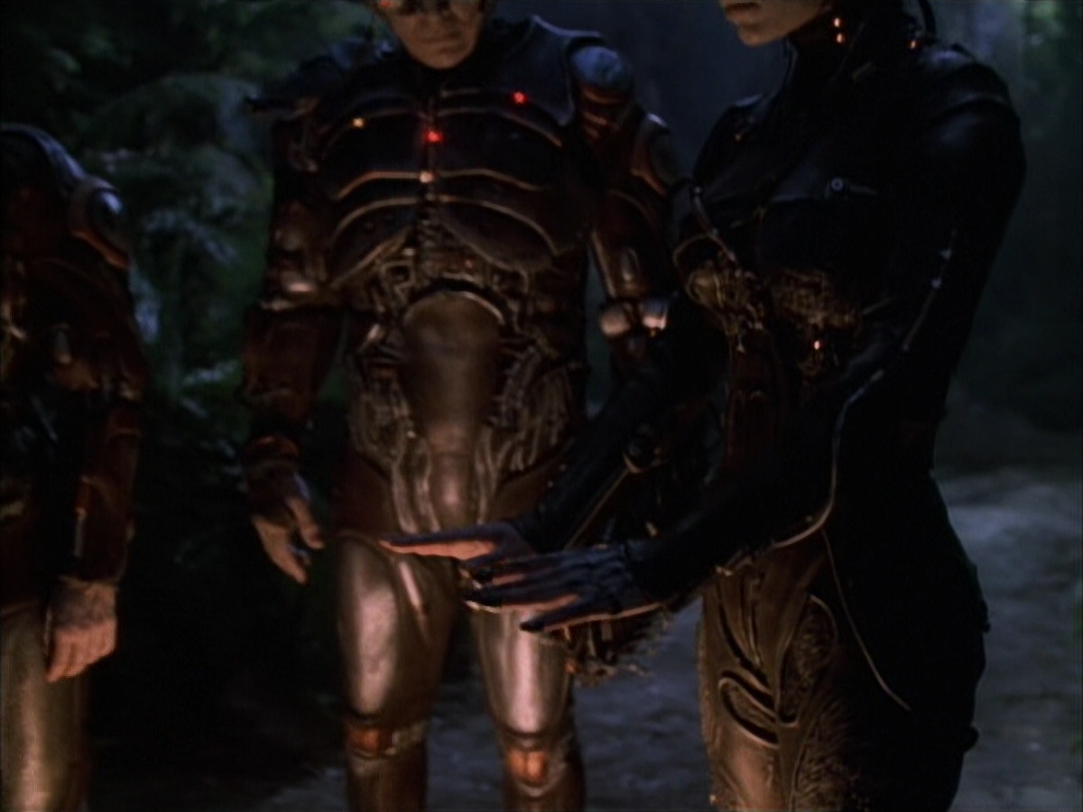 extant_StarTrek_VOY_6x02-SurvivalInstinct_01261.jpg