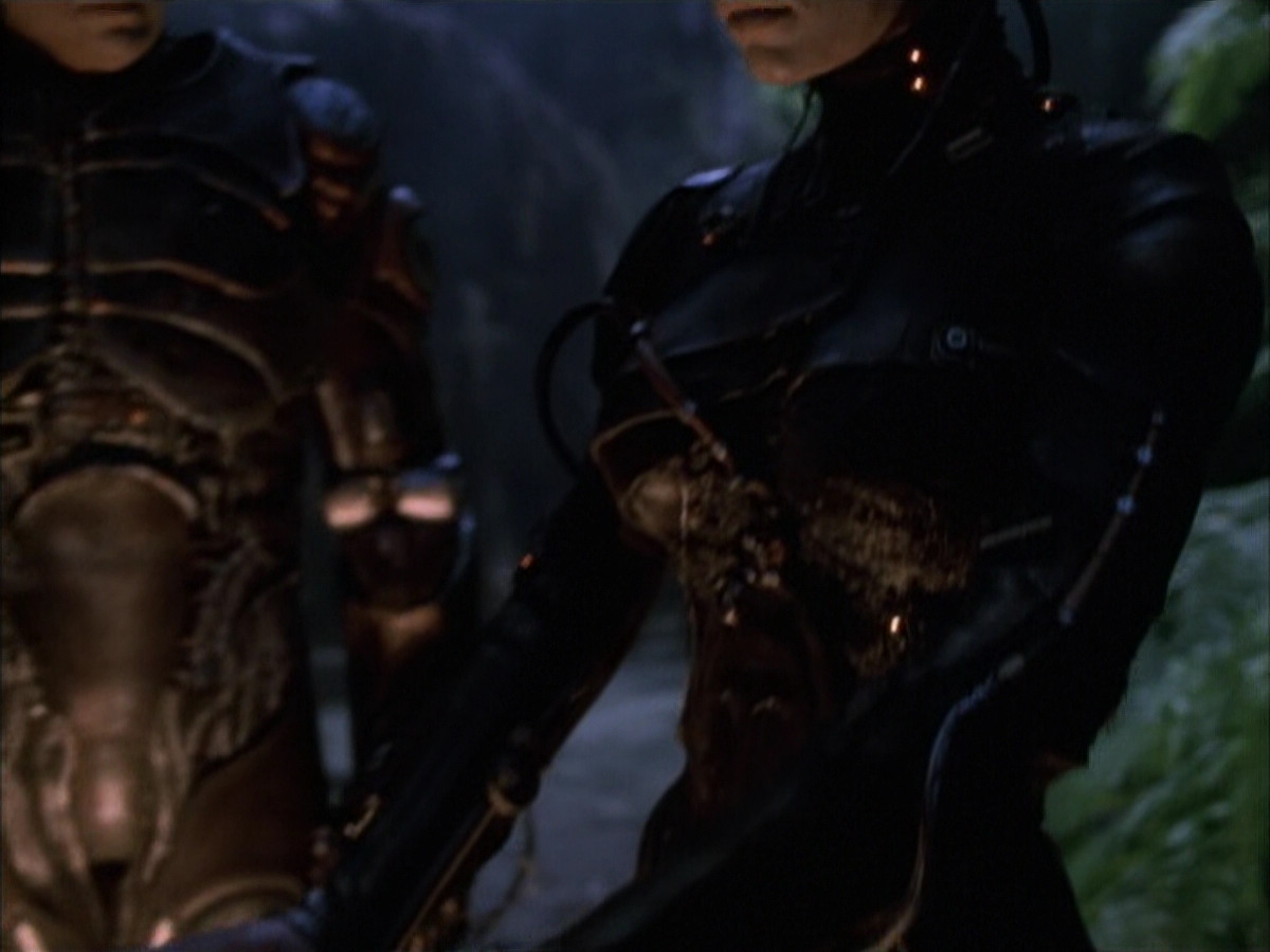 extant_StarTrek_VOY_6x02-SurvivalInstinct_01263.jpg