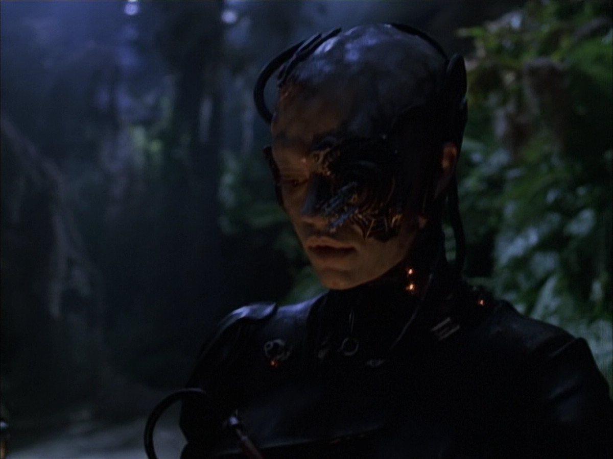 extant_StarTrek_VOY_6x02-SurvivalInstinct_01265.jpg