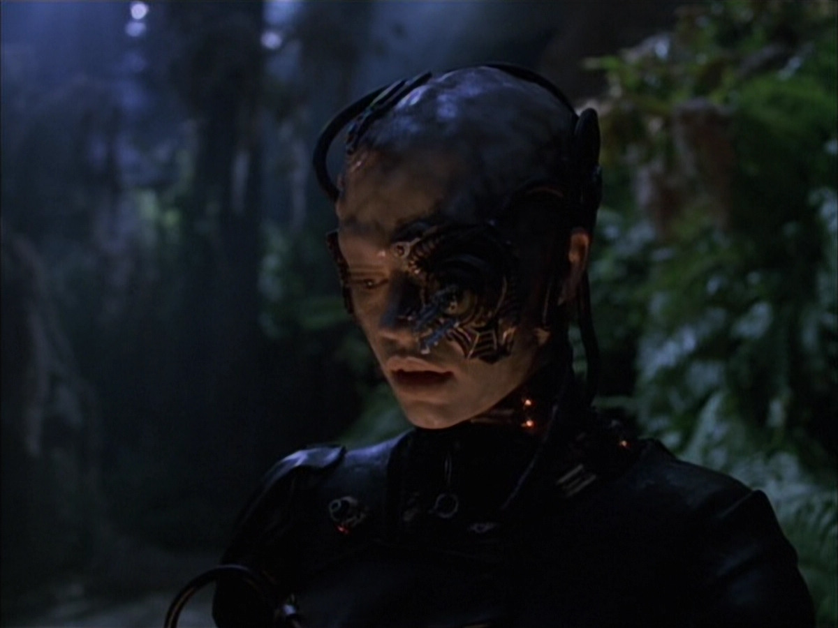 extant_StarTrek_VOY_6x02-SurvivalInstinct_01266.jpg