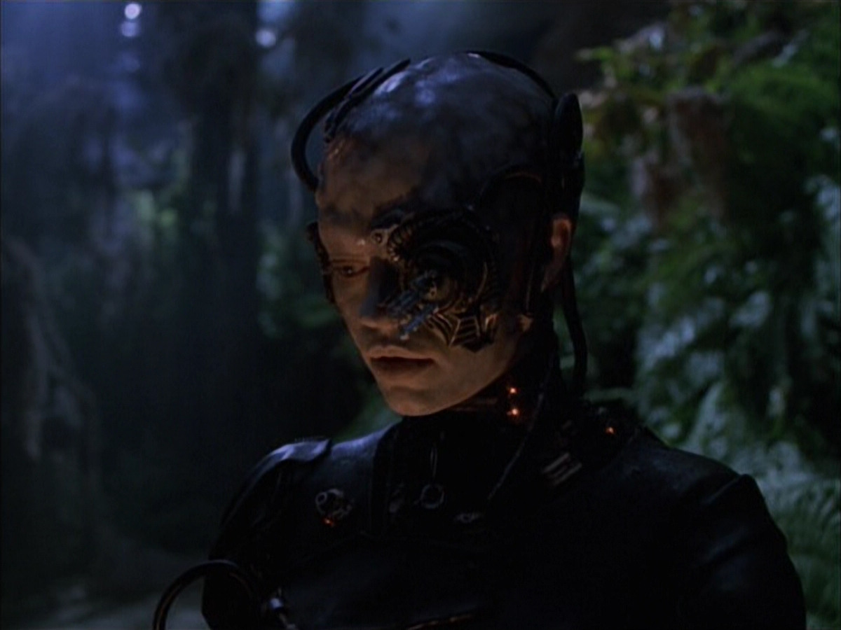extant_StarTrek_VOY_6x02-SurvivalInstinct_01267.jpg