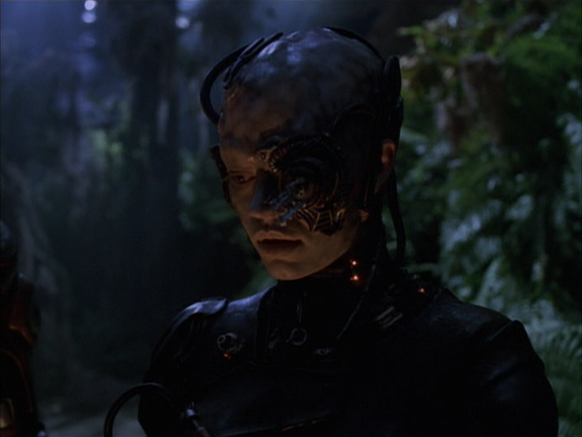 extant_StarTrek_VOY_6x02-SurvivalInstinct_01269.jpg