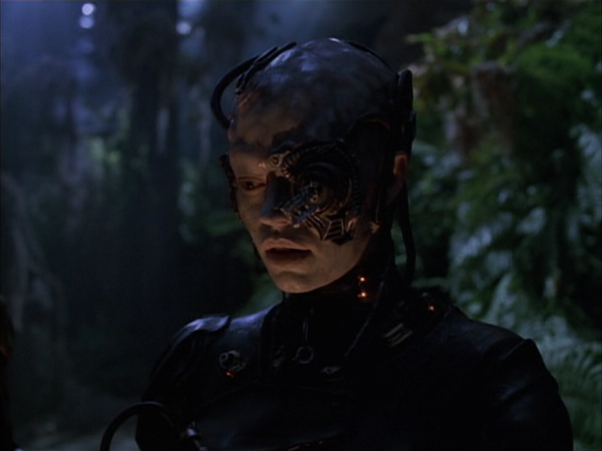 extant_StarTrek_VOY_6x02-SurvivalInstinct_01273.jpg