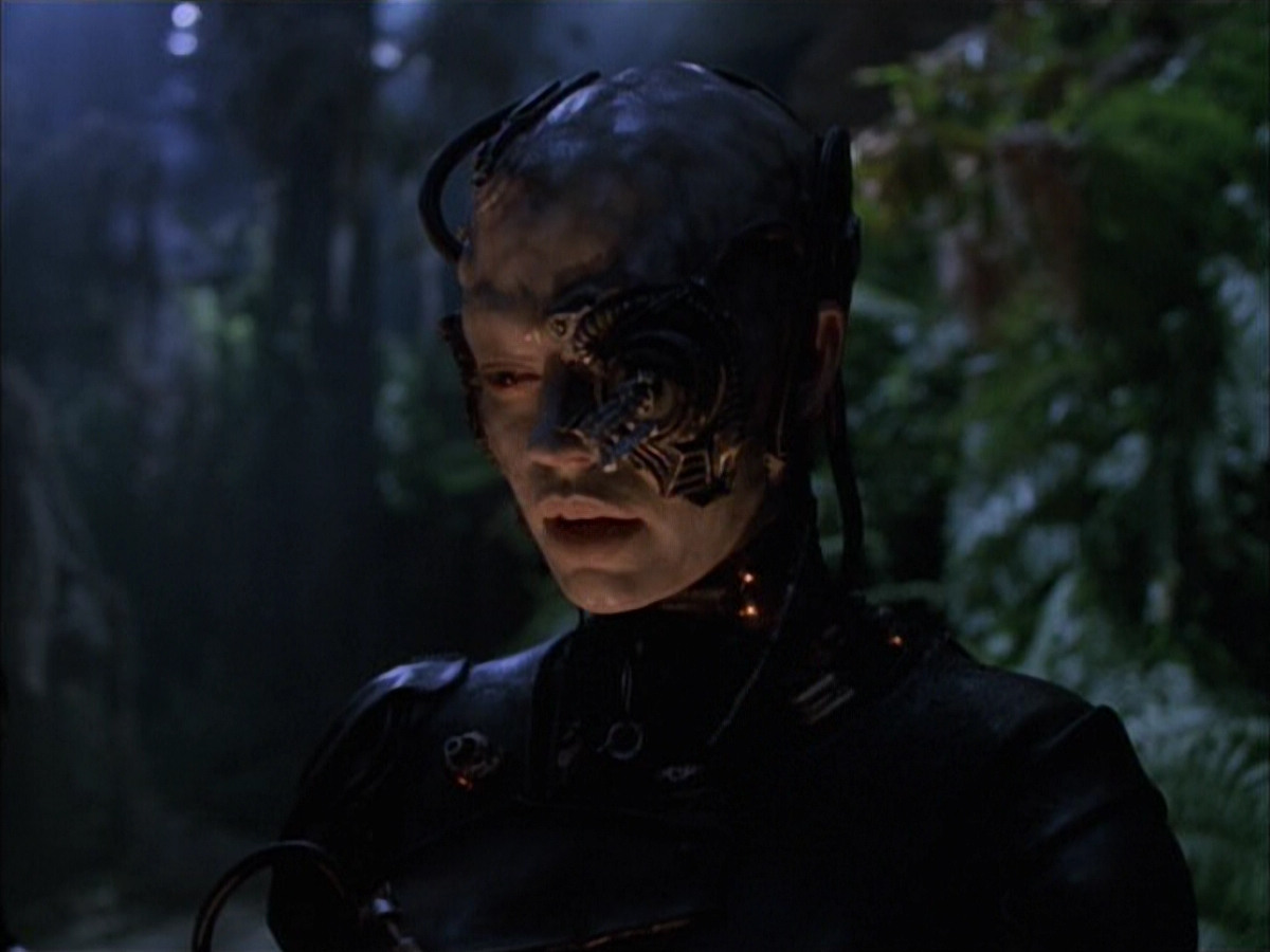 extant_StarTrek_VOY_6x02-SurvivalInstinct_01274.jpg