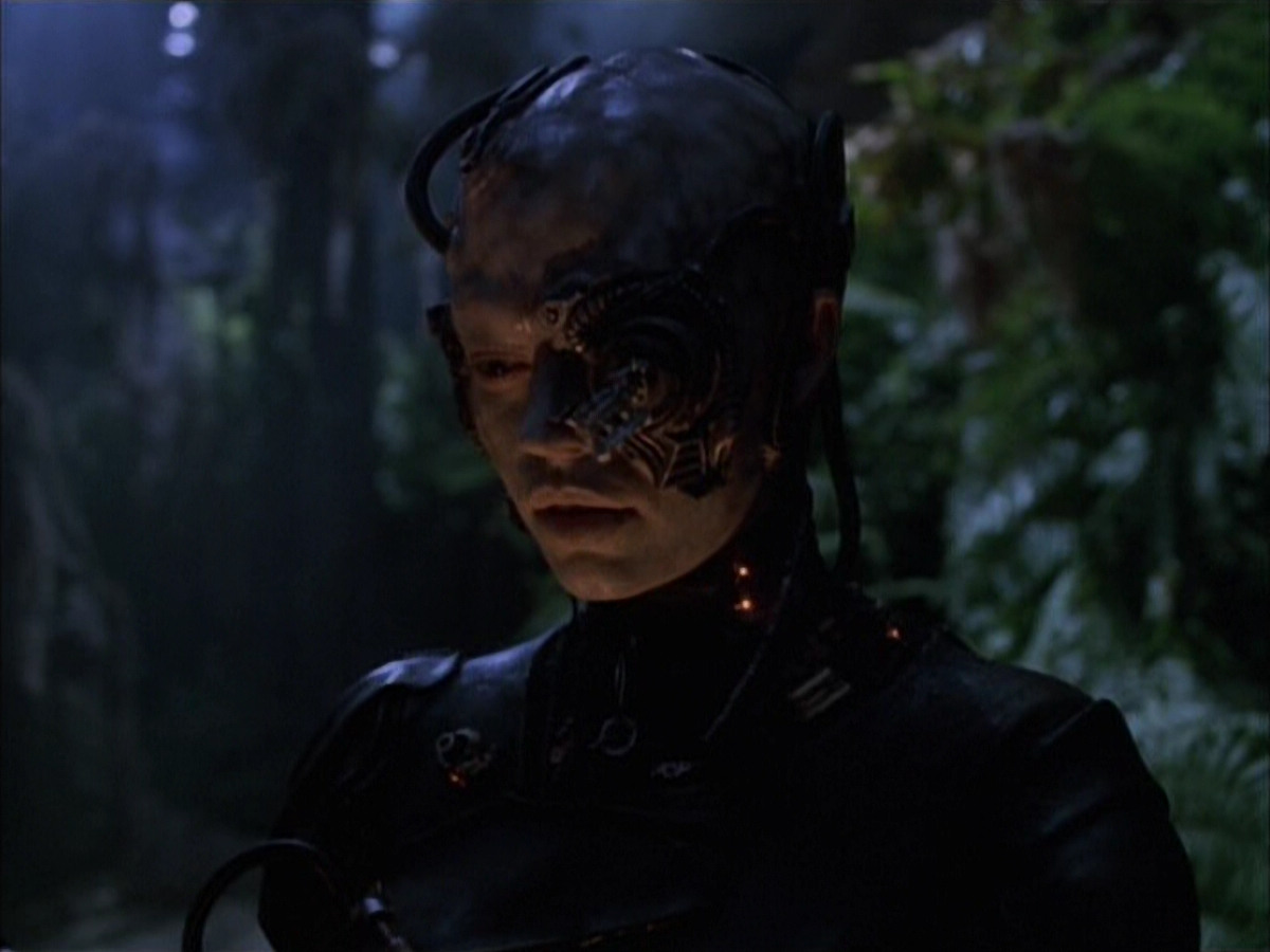 extant_StarTrek_VOY_6x02-SurvivalInstinct_01275.jpg