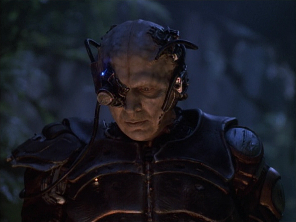 extant_StarTrek_VOY_6x02-SurvivalInstinct_01277.jpg
