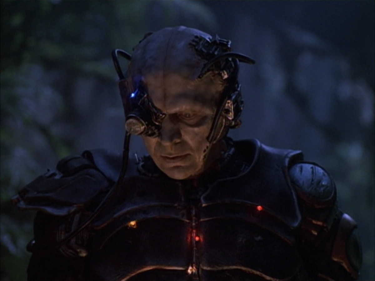 extant_StarTrek_VOY_6x02-SurvivalInstinct_01278.jpg