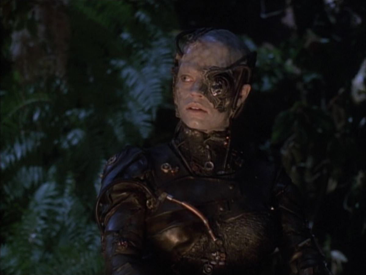 extant_StarTrek_VOY_6x02-SurvivalInstinct_01286.jpg