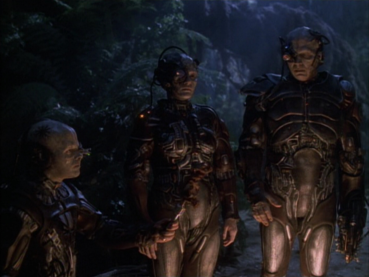 extant_StarTrek_VOY_6x02-SurvivalInstinct_01293.jpg