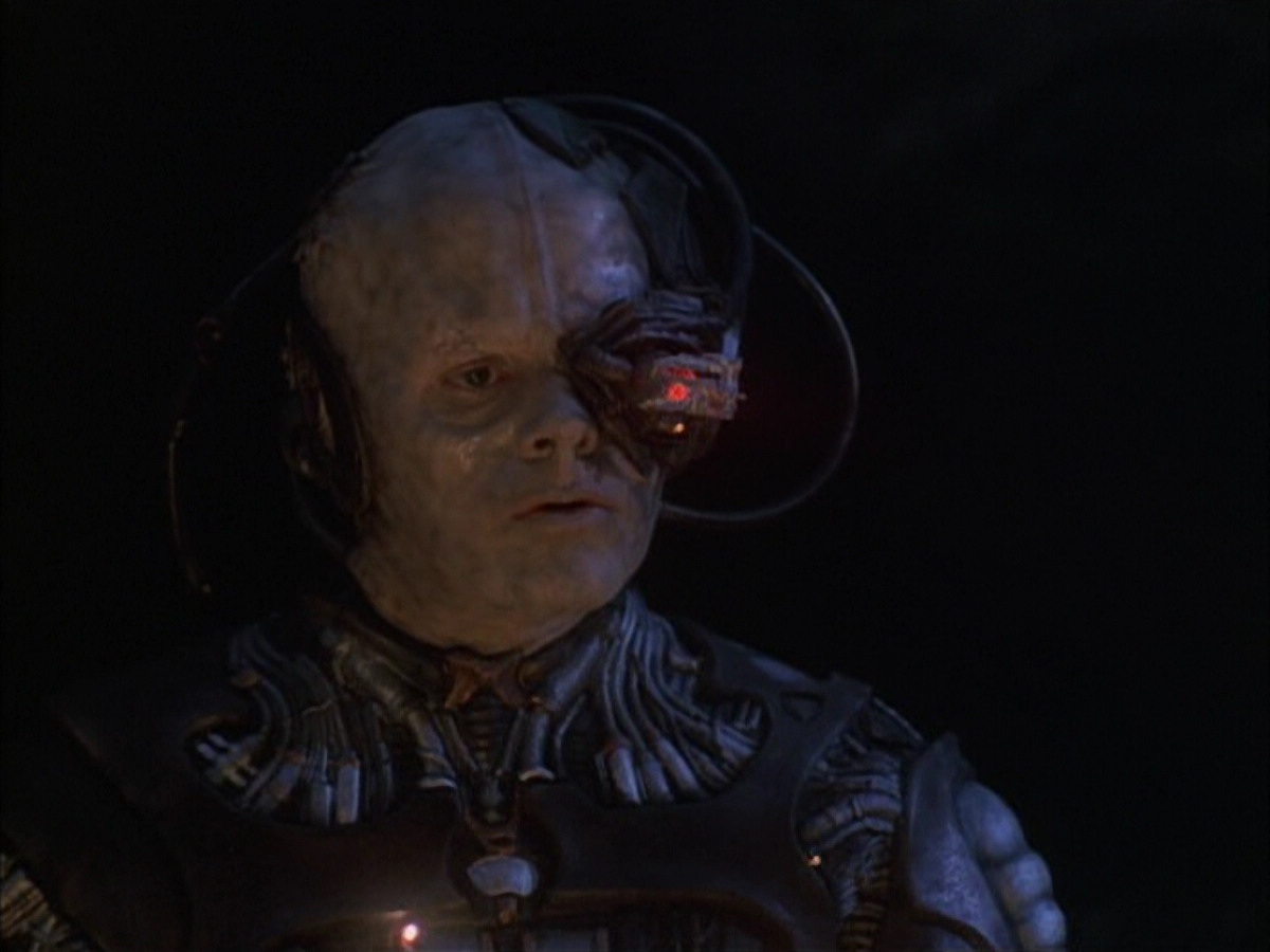 extant_StarTrek_VOY_6x02-SurvivalInstinct_01318.jpg