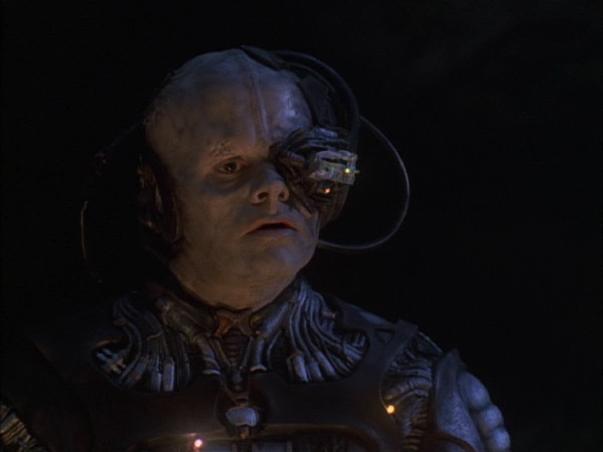 extant_StarTrek_VOY_6x02-SurvivalInstinct_01319.jpg