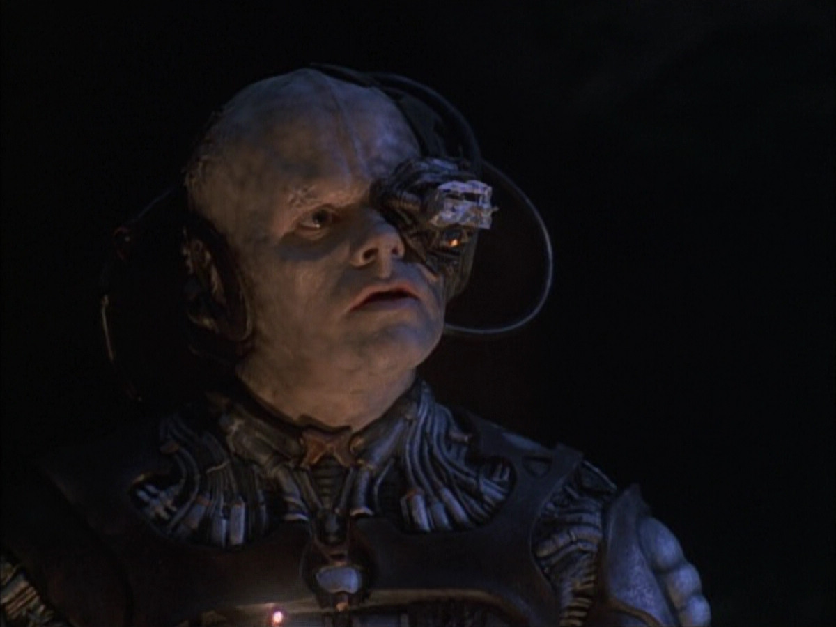 extant_StarTrek_VOY_6x02-SurvivalInstinct_01322.jpg