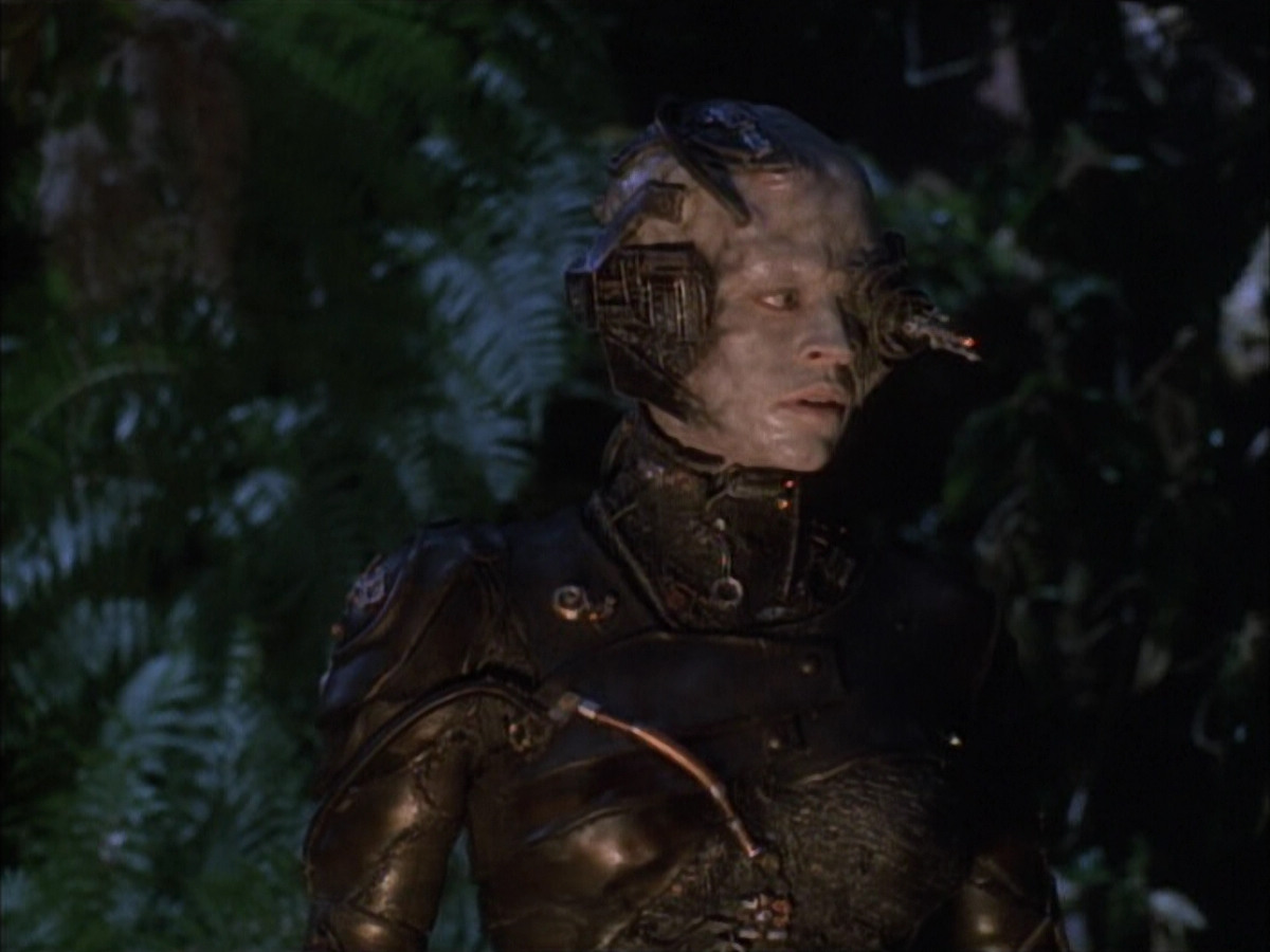 extant_StarTrek_VOY_6x02-SurvivalInstinct_01324.jpg