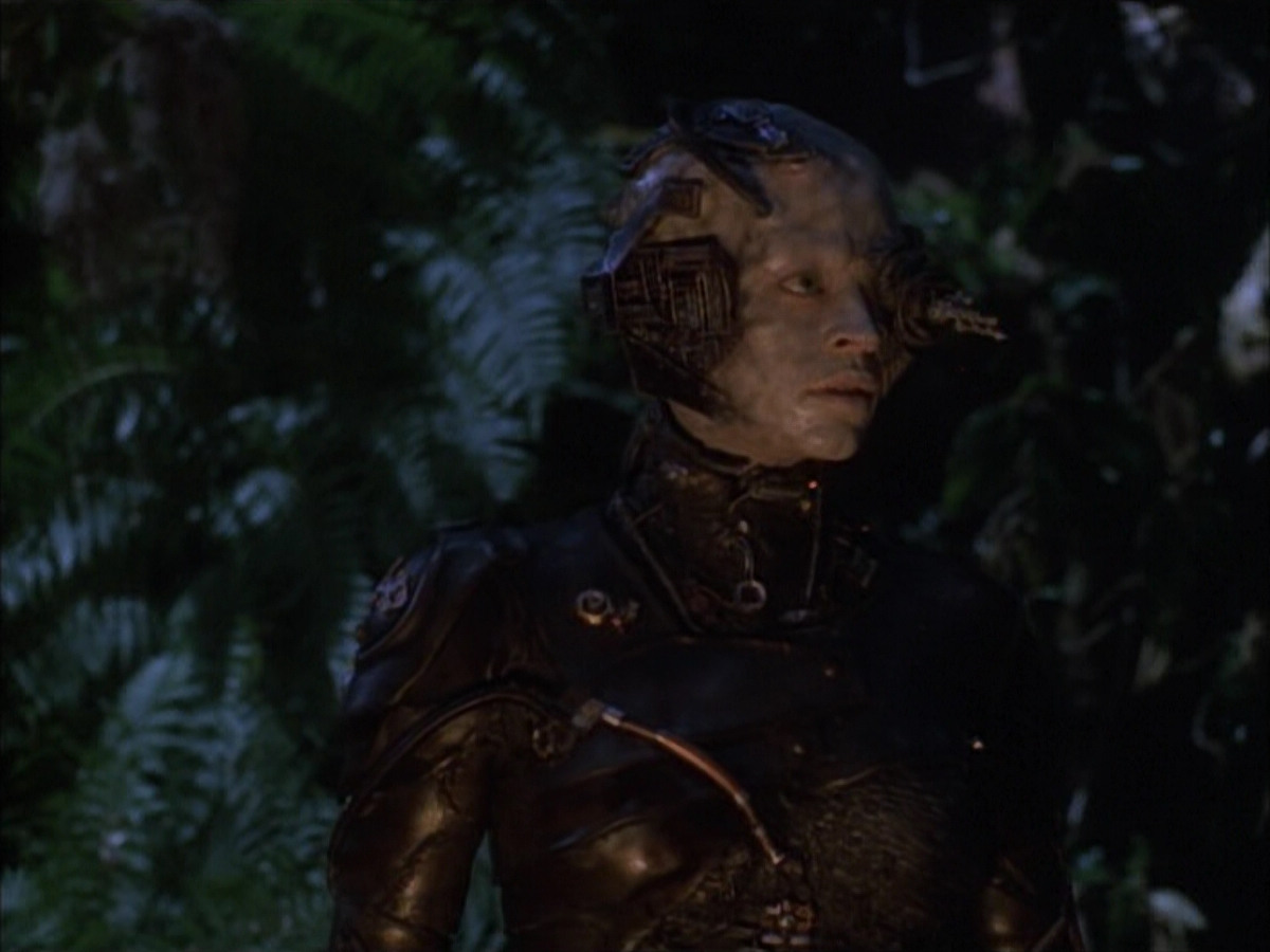 extant_StarTrek_VOY_6x02-SurvivalInstinct_01325.jpg