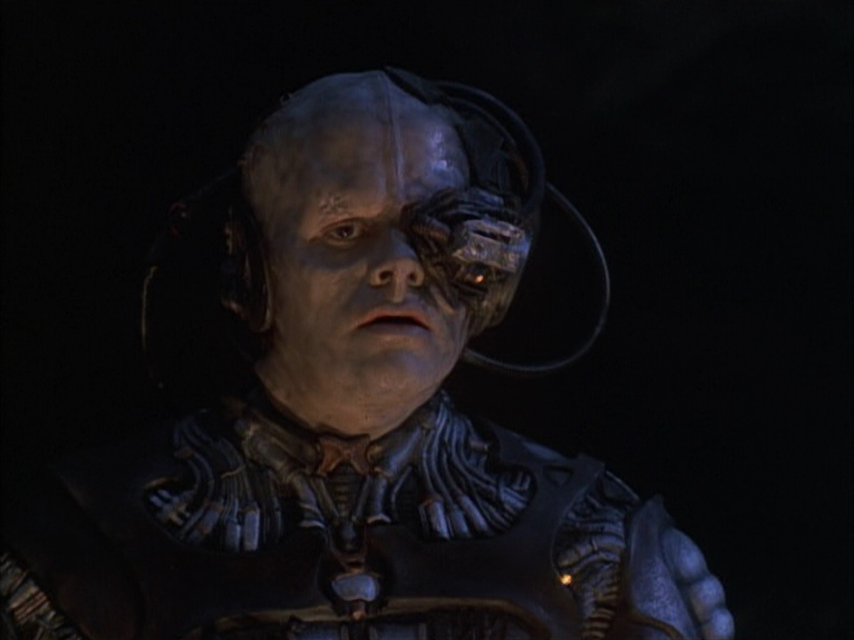 extant_StarTrek_VOY_6x02-SurvivalInstinct_01329.jpg