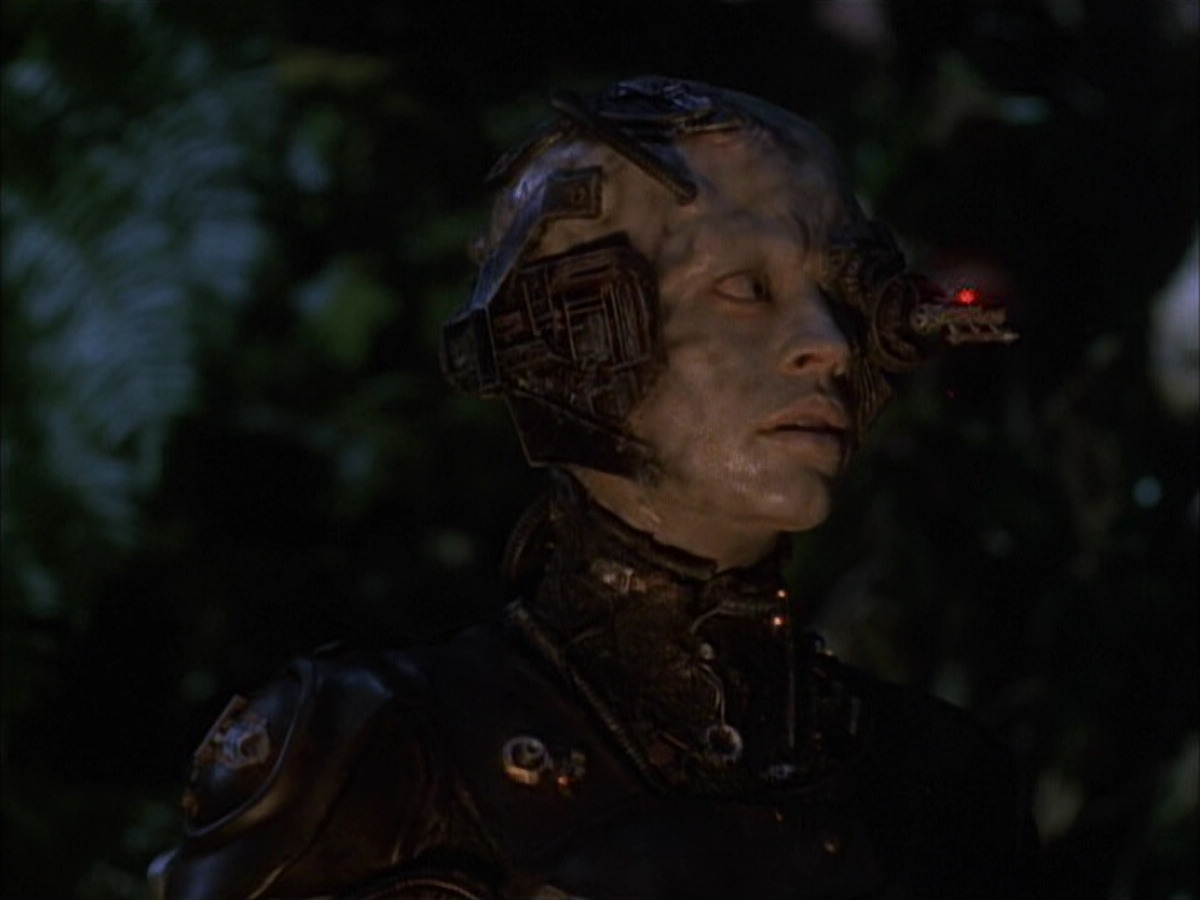 extant_StarTrek_VOY_6x02-SurvivalInstinct_01339.jpg