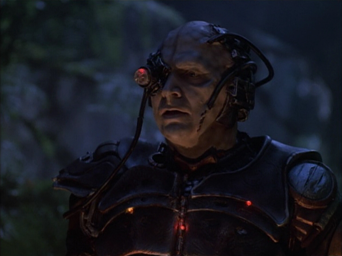extant_StarTrek_VOY_6x02-SurvivalInstinct_01341.jpg