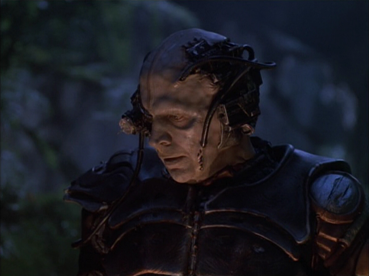 extant_StarTrek_VOY_6x02-SurvivalInstinct_01344.jpg